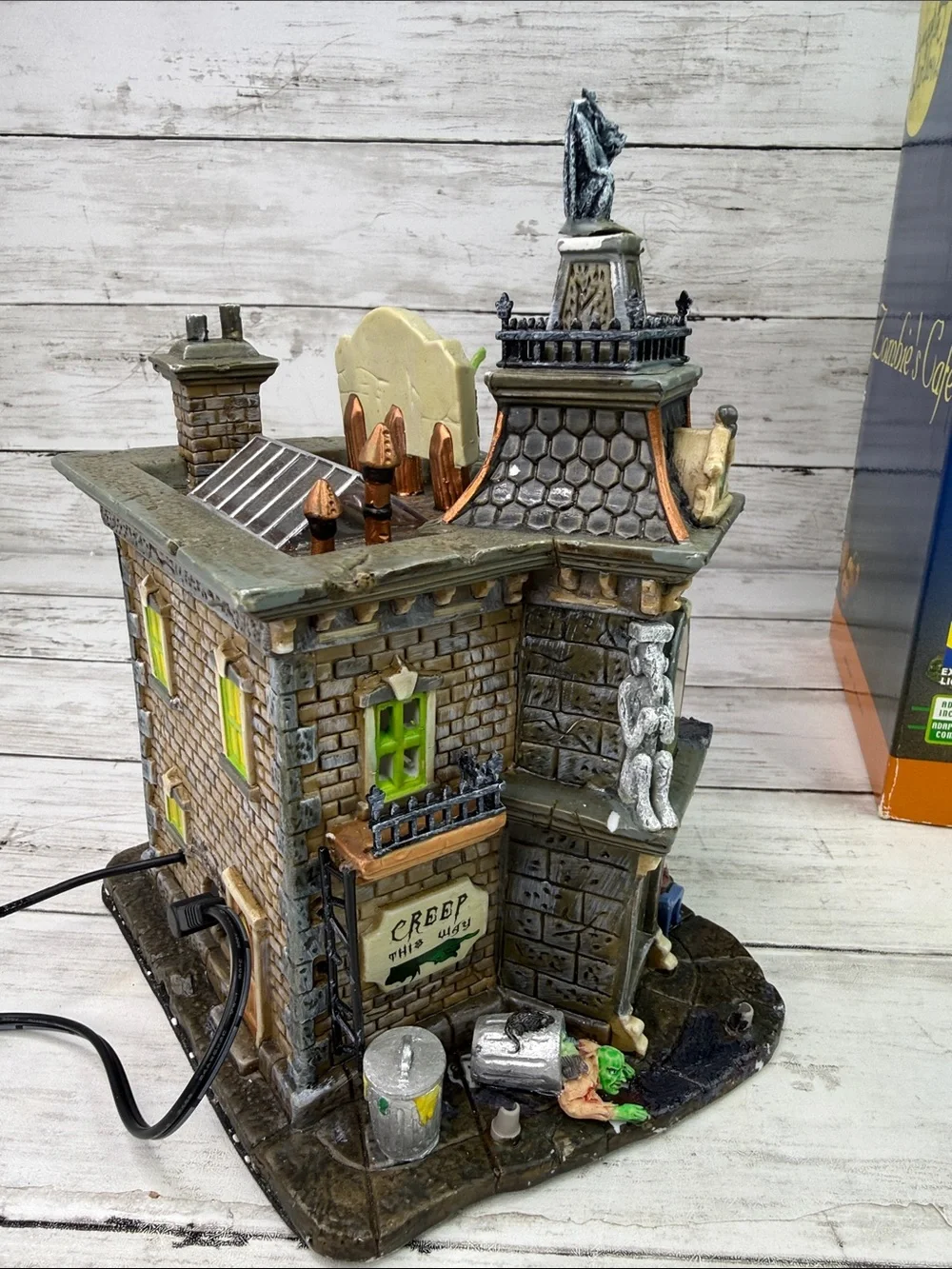 Lemax Spooky Town Halloween Zombie's Cafe Building & Box 65346 Zombie Cafe READ